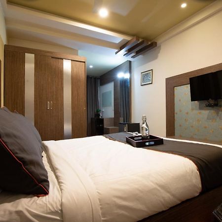 Oyo 79355 Collection O Hotel Adona Meenangadi Экстерьер фото
