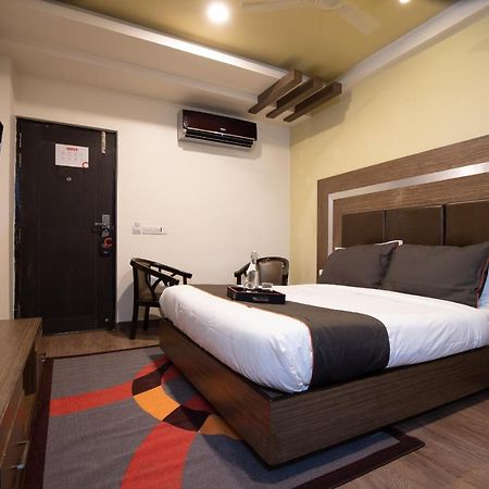 Oyo 79355 Collection O Hotel Adona Meenangadi Экстерьер фото